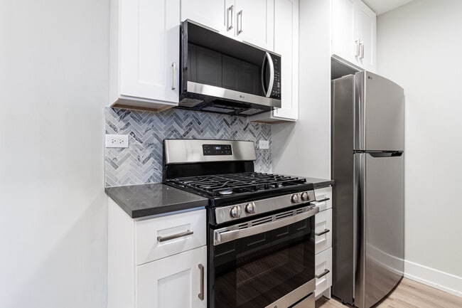 Building Photo - 531 W Aldine Ave