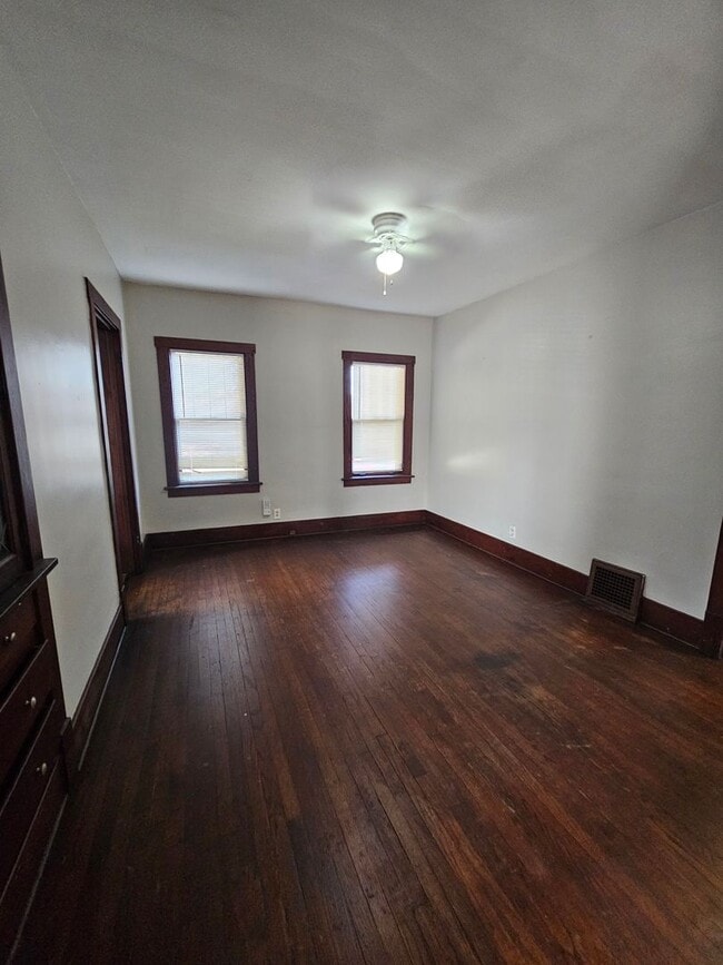 Building Photo - 3 Bedroom Home for Rent