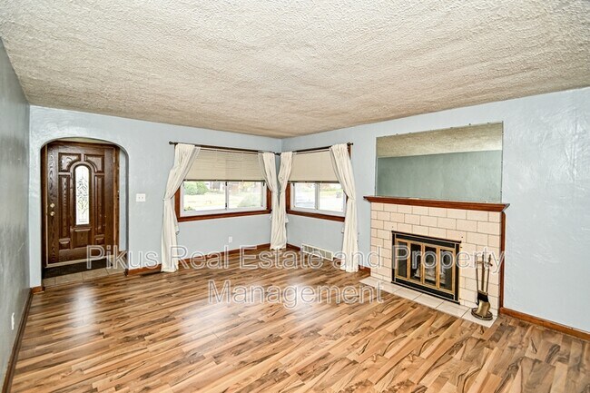 Foto del edificio - 919 Clarendon Ave NW