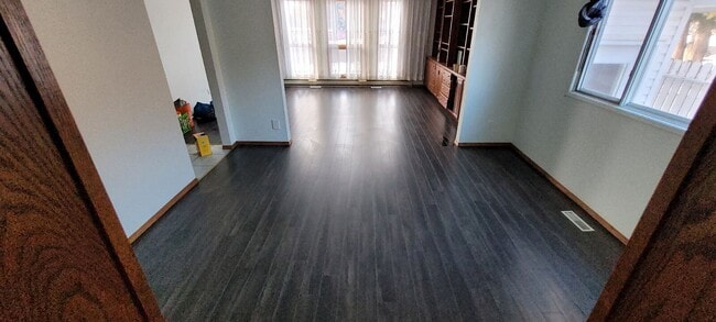 Building Photo - 5644 Dalhousie Dr NW