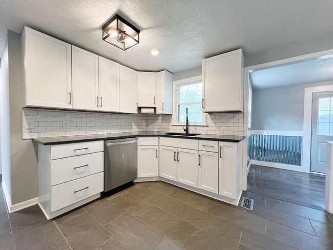 Building Photo - Stylishly Renovated Shawnee Home – Move-In...