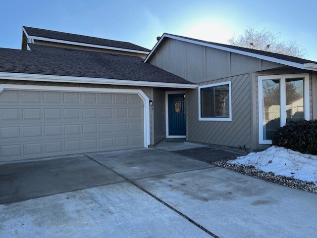 Primary Photo - 757 E Willowbrook Dr