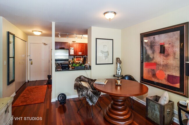 Foto del edificio - 222 E Pearson St