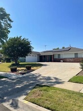 Building Photo - 1050 W La Deney Dr