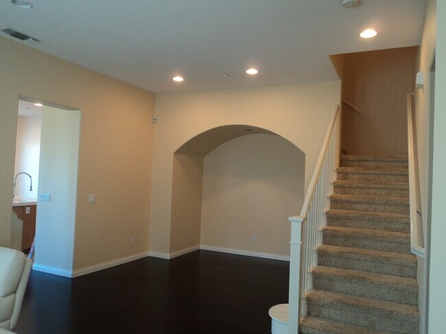 Foto del edificio - Elegant Scripps Ranch Home with 2 Car Garage!