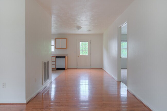 Foto del edificio - 907 Giles Rd