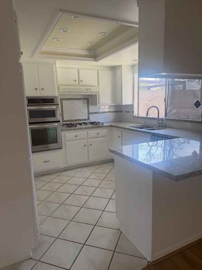 Foto del edificio - SPACIOUS 4 BEDROOM 3 BATH HOME