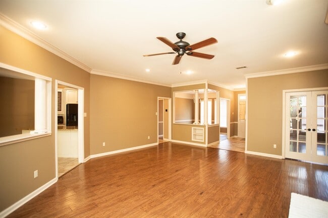 Building Photo - 808 Cartier Ln