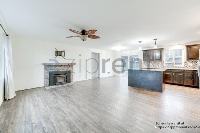 Foto del edificio - 9516 Holly Dr