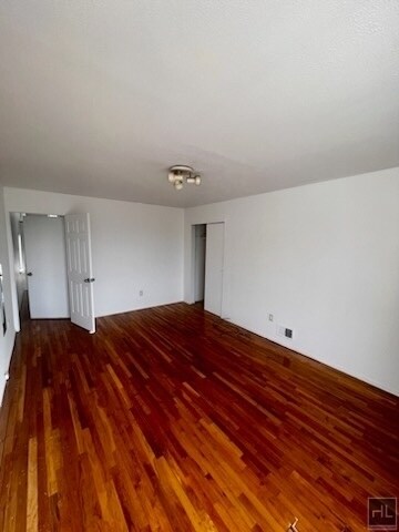 Foto del edificio - 4 Bedroom on SHELDON AVENUE