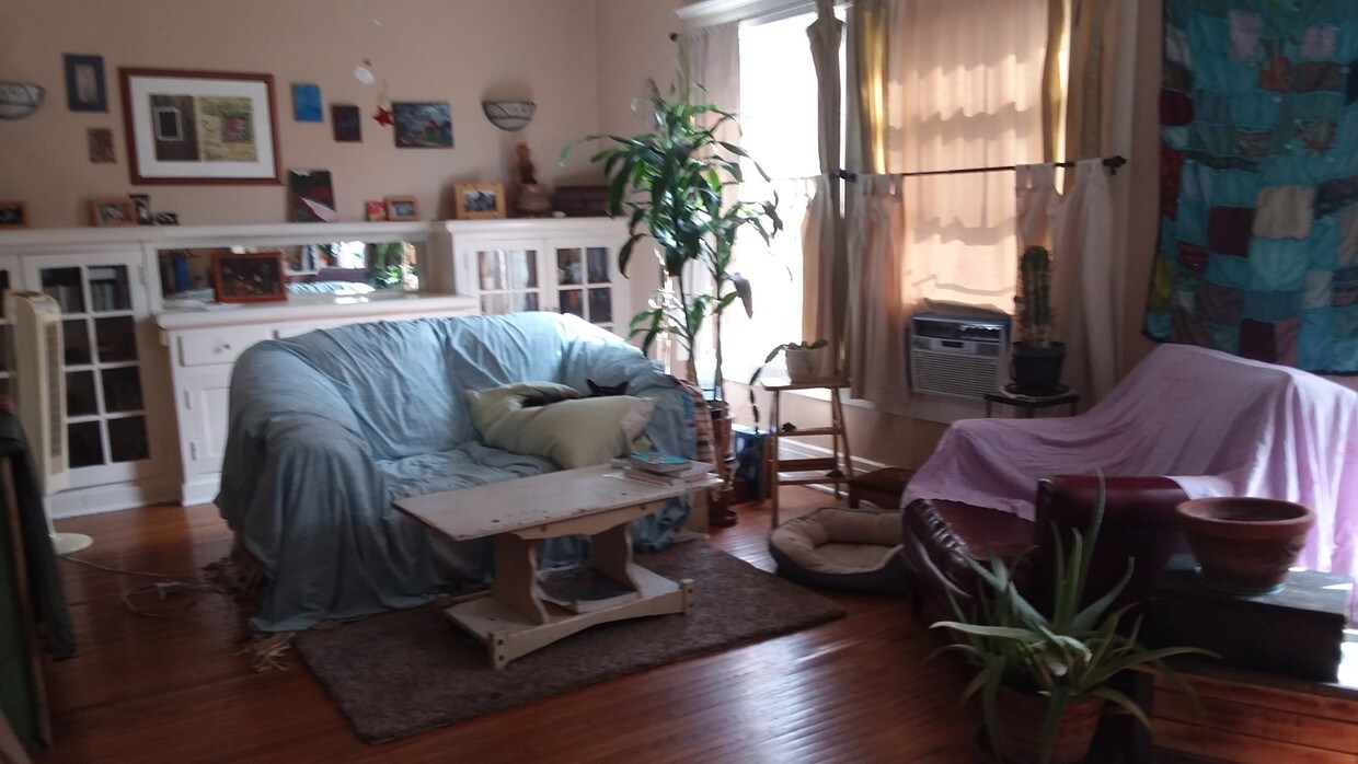 Primary Photo - 122 W Elk Ave