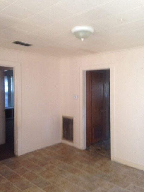 Building Photo - 3904 Golf Links Blvd