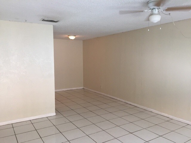 Foto del edificio - 5212 NW 24th St