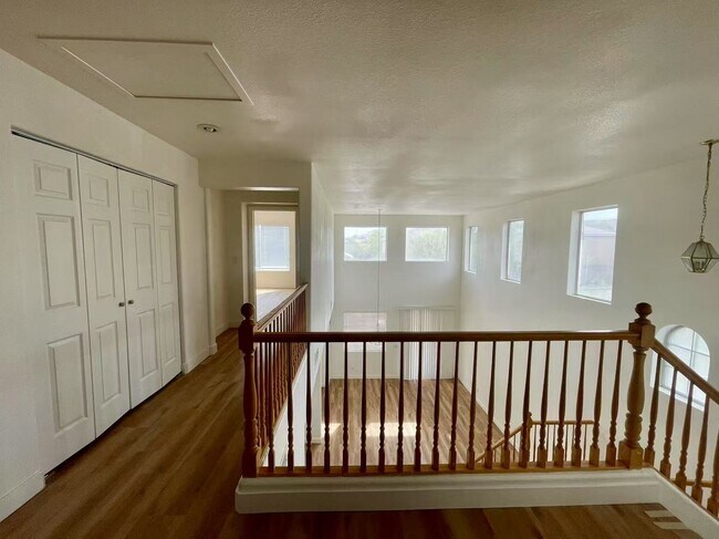 Foto del edificio - Sweet 2 stories single-family house with 4 bedrooms