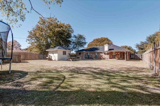 Building Photo - 303 Confederate Dr
