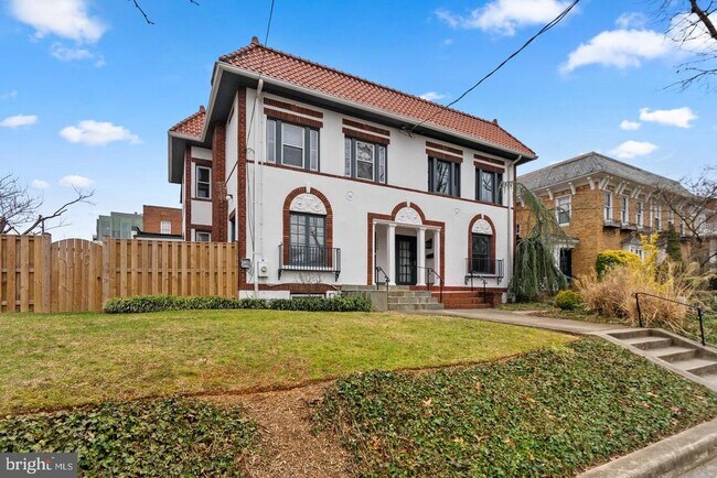 Foto del edificio - 3247 38th St NW