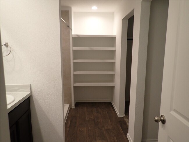 Building Photo - 14962 Cypress Holw Dr