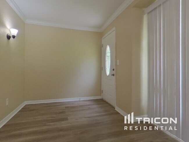 Foto del edificio - 25200 Quaker Ridge Ave