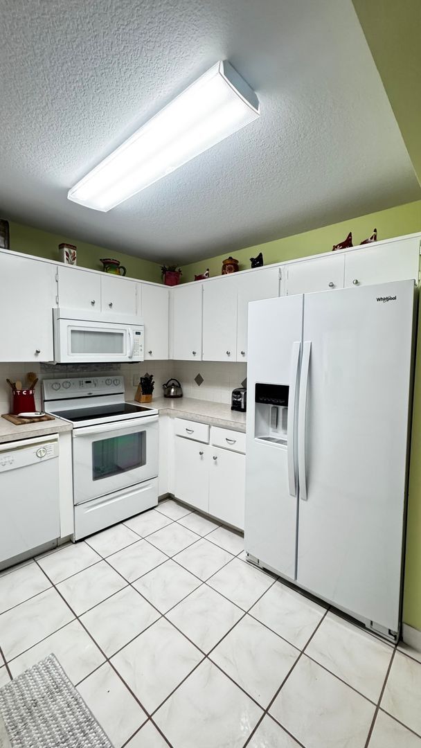 Foto del edificio - 8670 SW 97th St