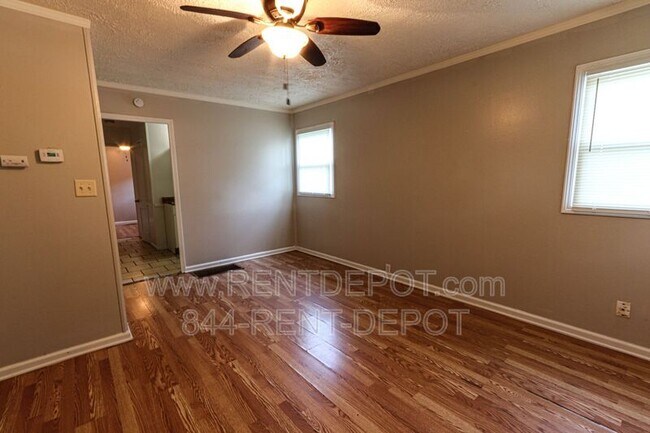 Building Photo - 1221 S Fairlawn Ave