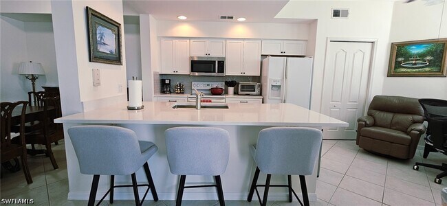Building Photo - 16615 Lake Cir Dr