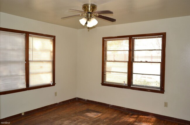 Foto del edificio - 3 br, 1 bath House - 2205 Staunton Dr
