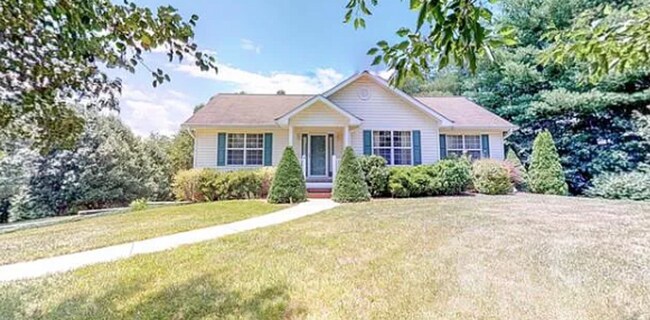 Foto del edificio - Gorgeous home in Weaverville available now!