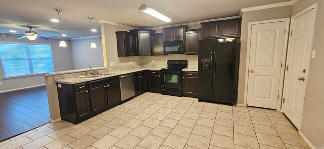 Building Photo - 6509 White Oak Way