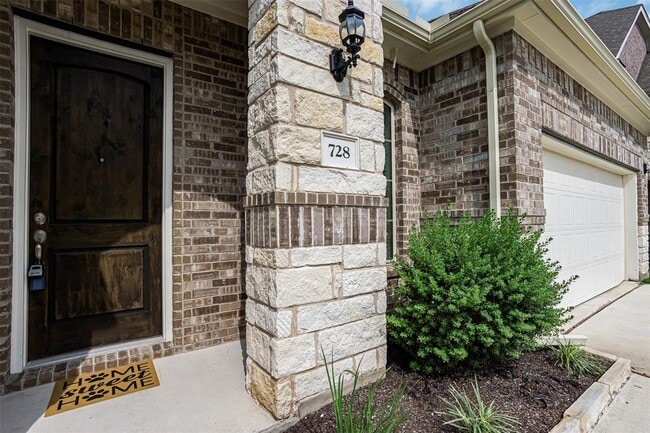 Building Photo - 728 Landing Ln