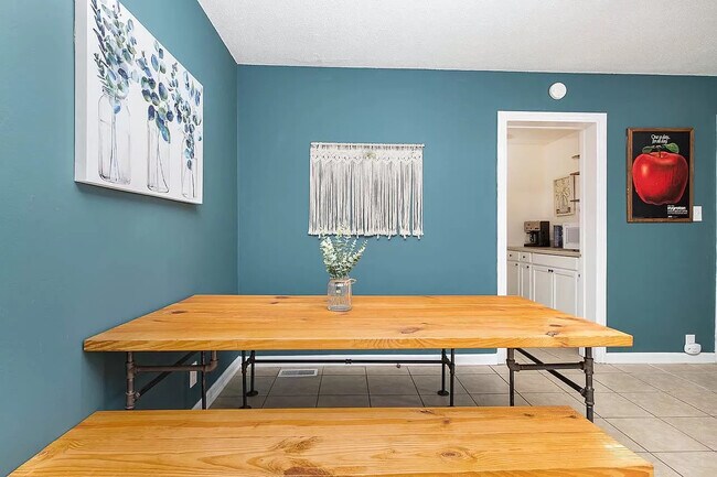 Foto del edificio - Room in Single Family Home on Archdale Dr