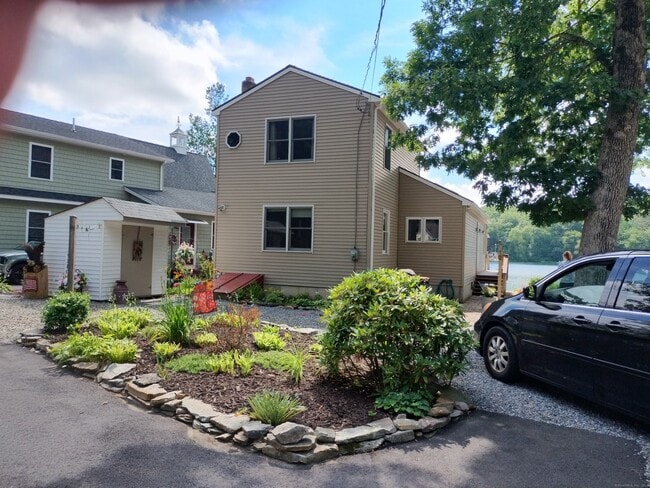 Building Photo - 12 Arrowhead Ln