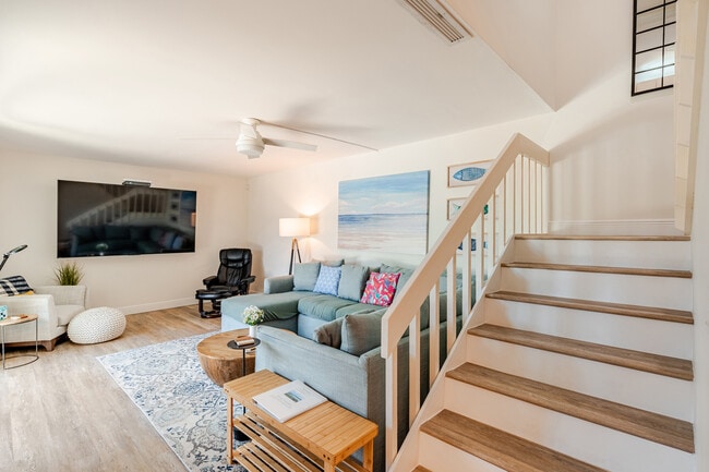 Building Photo - 825 Center St