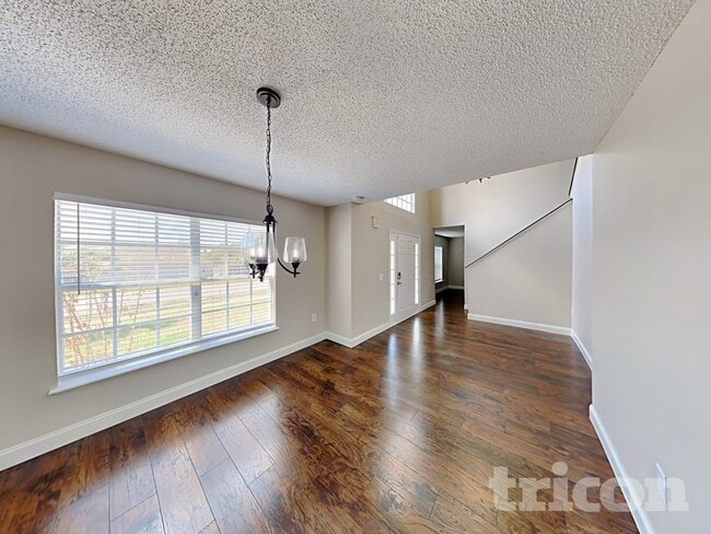 Building Photo - 13561 Linden Dr