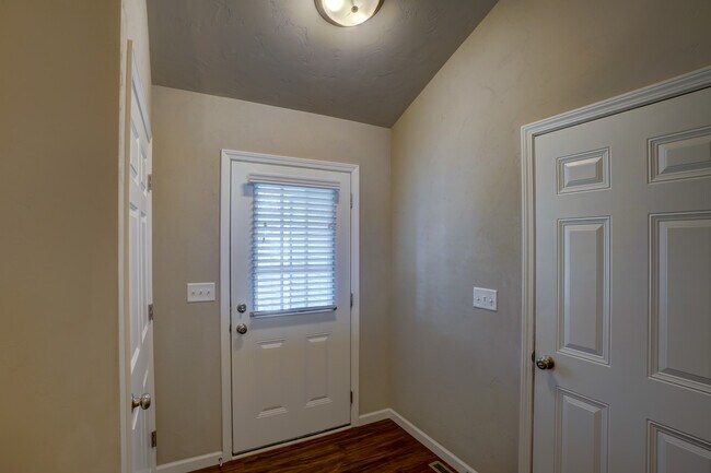 Inside foyer - 810 Thompson Dr
