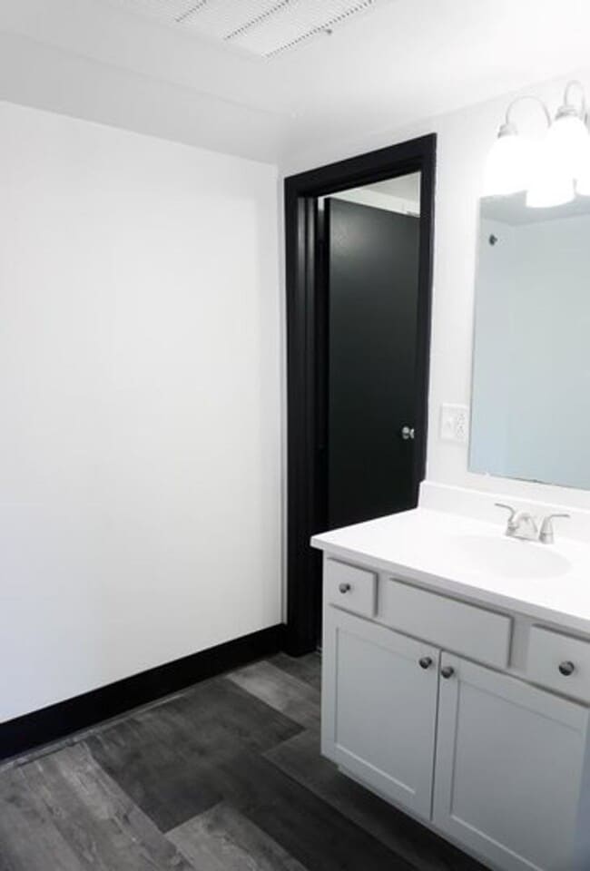 Building Photo - Studio Includes All Utilites