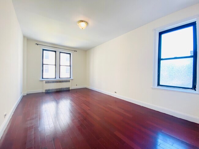 Building Photo - 55 Cooper St