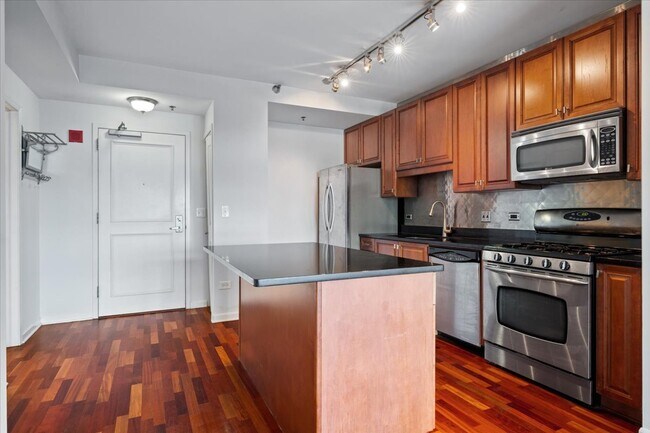 Foto del edificio - 1250 S Indiana Ave