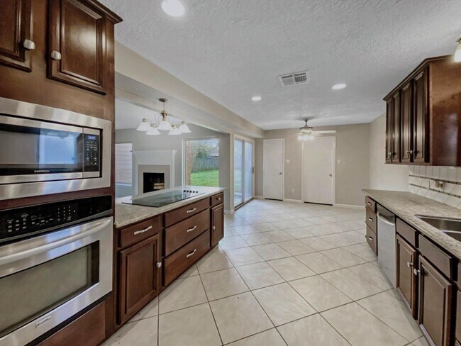 Building Photo - 706 S Diamondhead Blvd