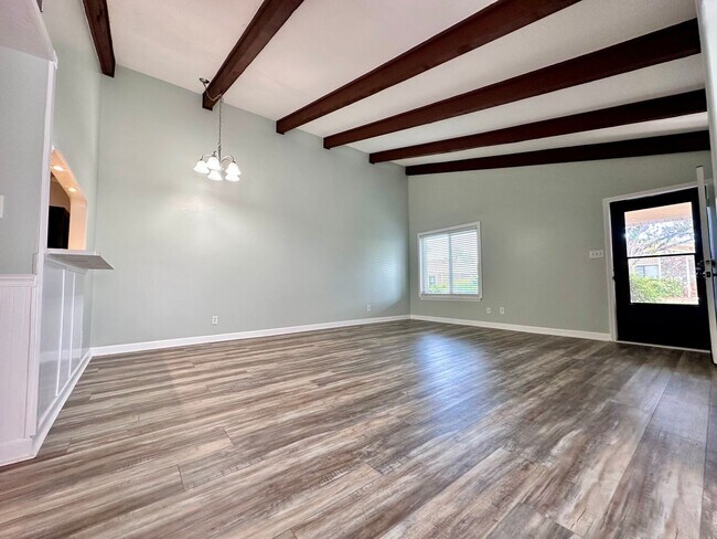 Foto del edificio - Rare Long-Term Rental in Seascape! Unfurni...