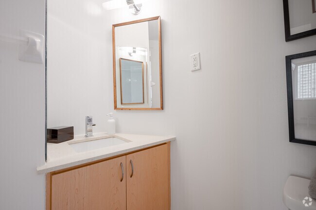 1 chambre, 1 salle de bain - 680 pi² - Salle de bain - 18 Brownlow