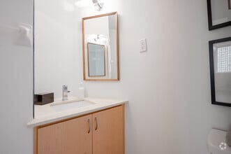 1BR, 1BA - 680SF - Bathroom - 18 Brownlow