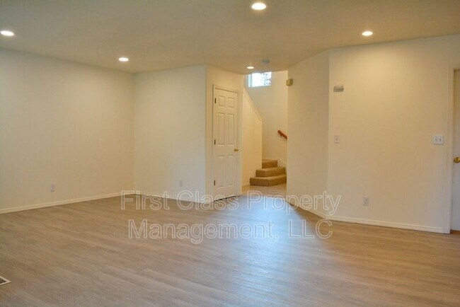 Building Photo - 12910 SW Menlor Ln