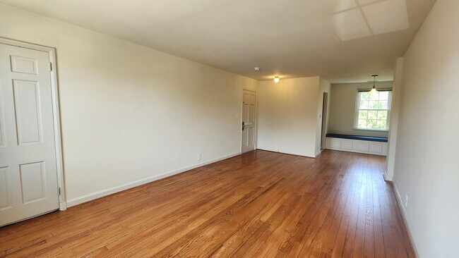 Building Photo - 3347 S Wakefield St