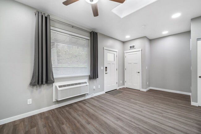 Great room entry - 195 NW 6th St