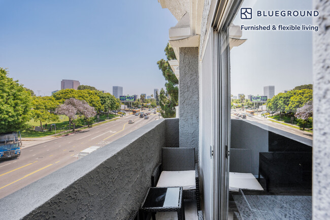 Foto del edificio - 8560 W Olympic Blvd