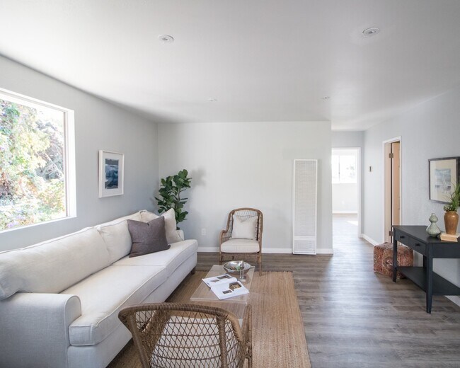 Building Photo - 3983 Cottonwood St