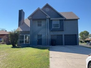 Building Photo - 2802 Delta Cir