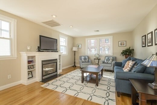Foto del edificio - 277 Bunker Hill St