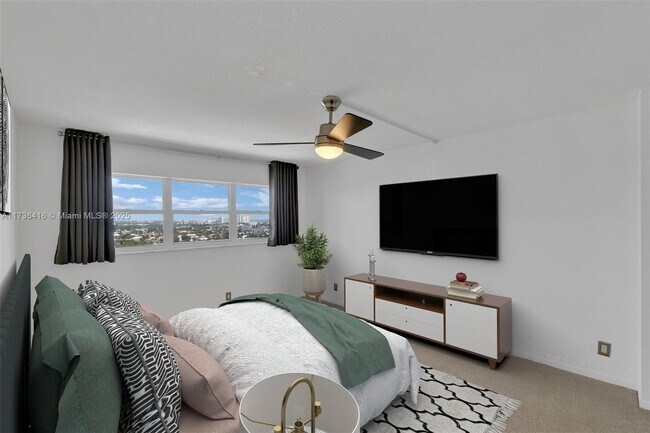 Foto del edificio - 3200 Port Royale Dr N