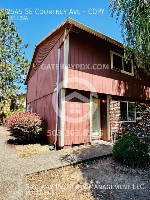 Primary Photo - 2545 SE Courtney Ave
